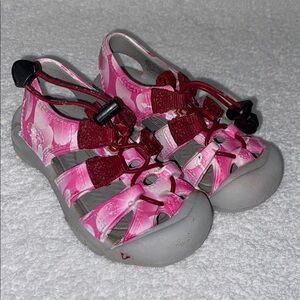 Keen toddler  Pink and Red bump toe water sport sandal size 5